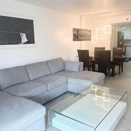 Le Frontenac Villa Sunny Isles Beach Exterior photo