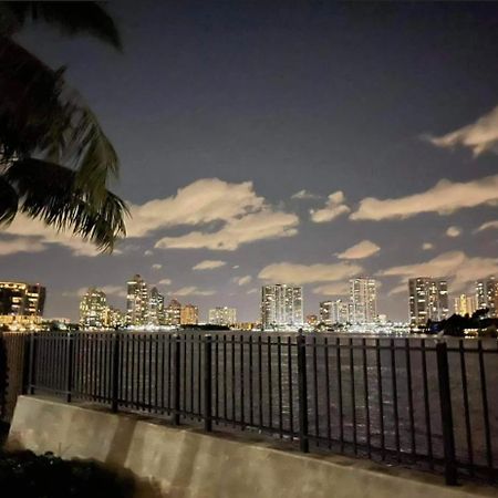 Le Frontenac Villa Sunny Isles Beach Exterior photo