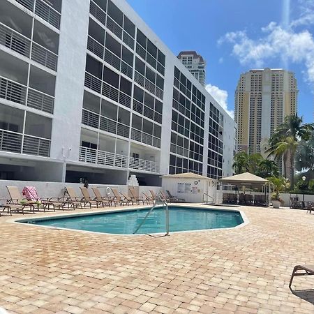 Le Frontenac Villa Sunny Isles Beach Exterior photo