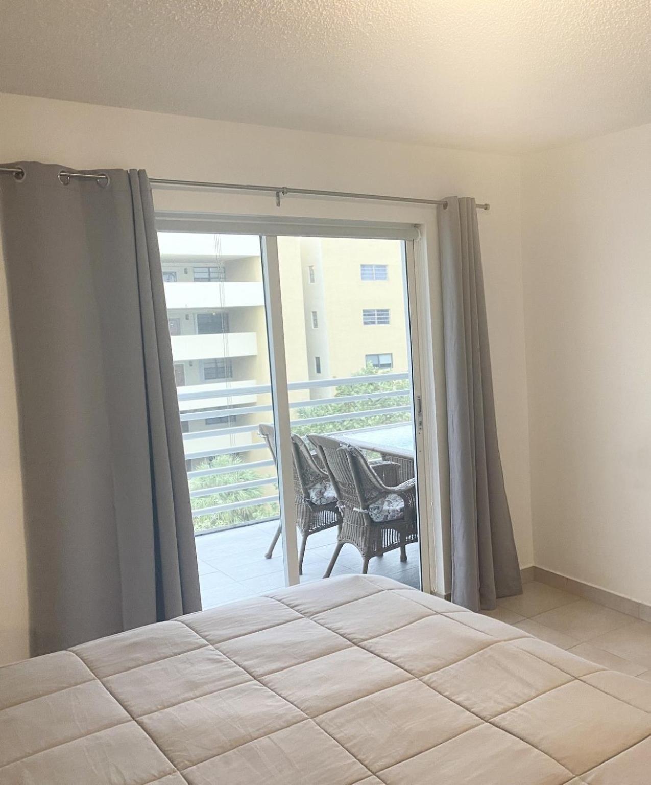 Le Frontenac Villa Sunny Isles Beach Exterior photo