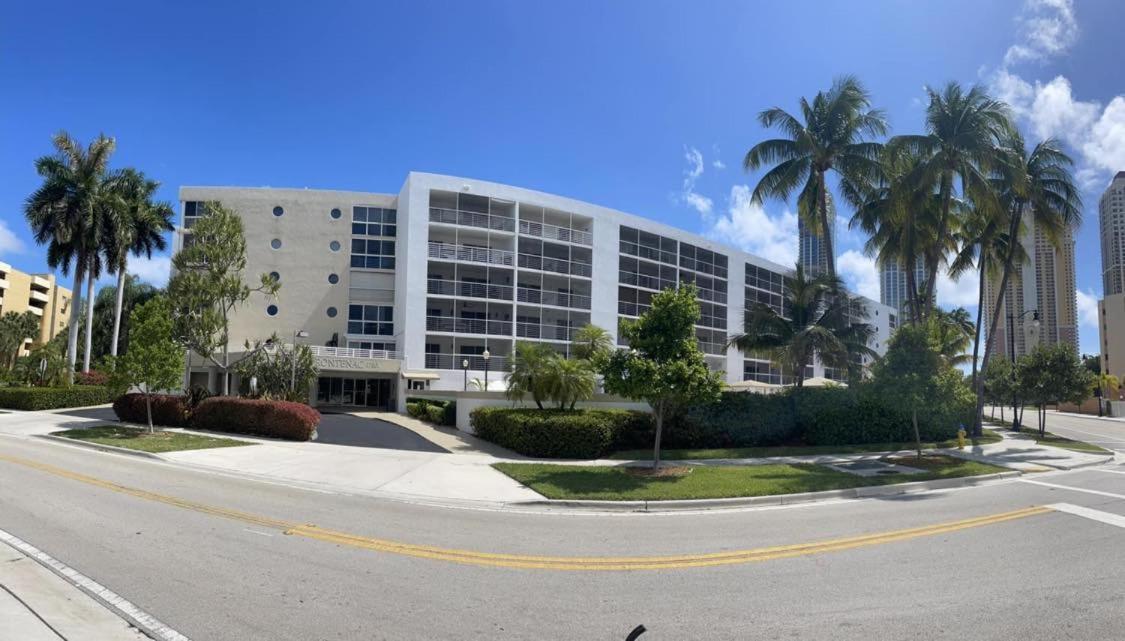 Le Frontenac Villa Sunny Isles Beach Exterior photo