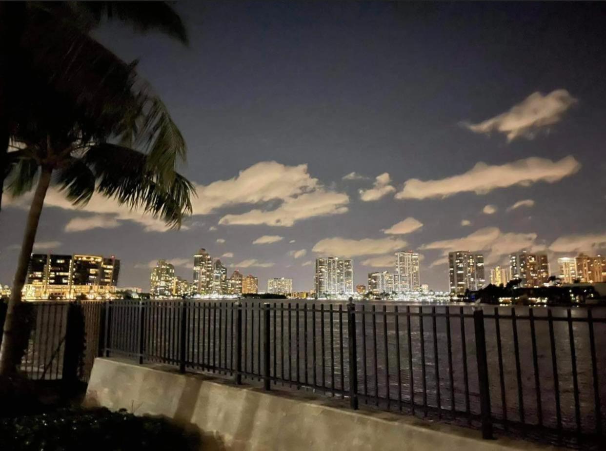 Le Frontenac Villa Sunny Isles Beach Exterior photo
